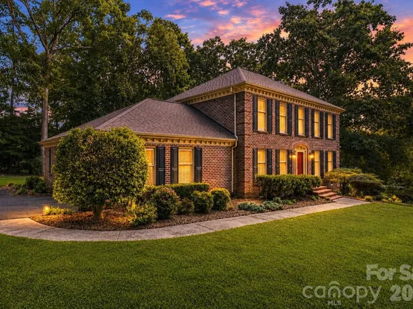 3906 Wandering Ln NE, Hickory, NC 28601