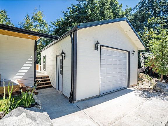 4th image of 9848 Windward Dr NW