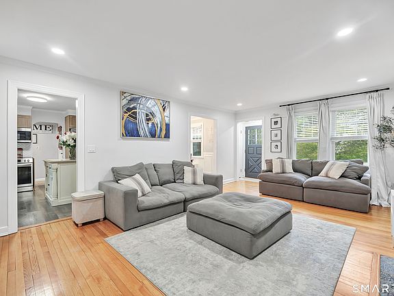 3rd image of 255 Huntington Street