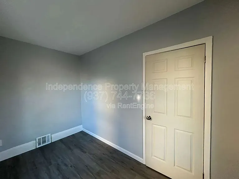 200 E 31st St — Photo 11