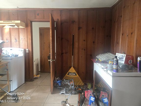 5th image of 2555 Belvedere Dr