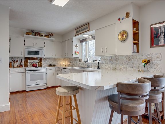 2nd image of 4094 Lansdowne Rd