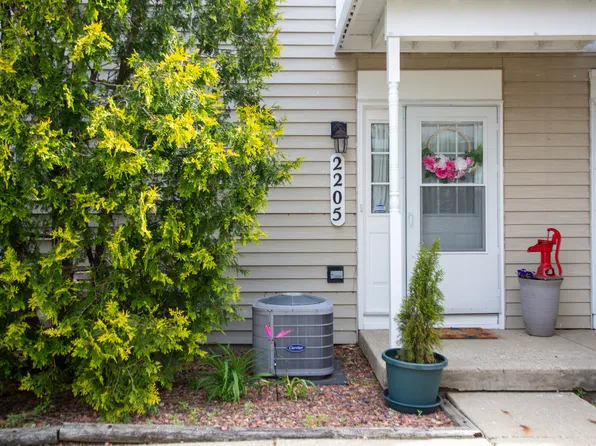 2205 Colorado Ave #2205, Elgin, IL 60123