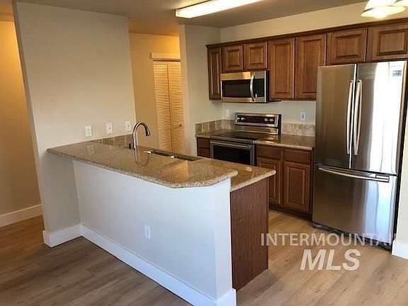 3rd image of 10970 W Garverdale Ln APT 102