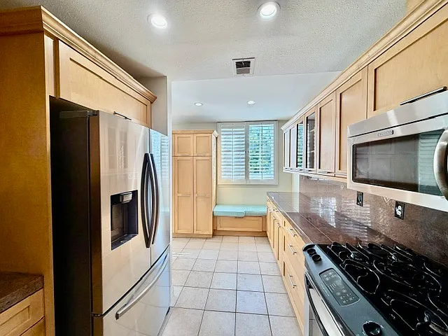 1242 Berkeley St #14 — Photo 13