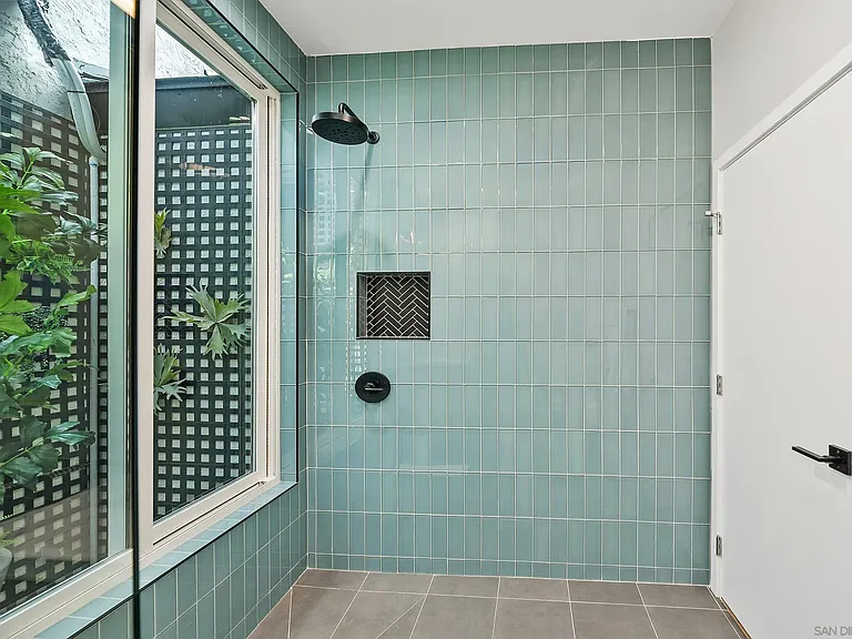 5830 Desert View Dr — Photo 15