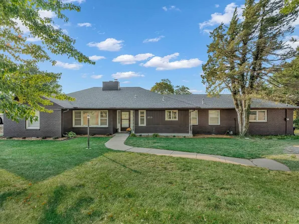 2713 SW Fairway Dr, Topeka, KS 66611