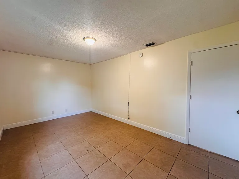 7 Crossings Cir #G — Photo 36