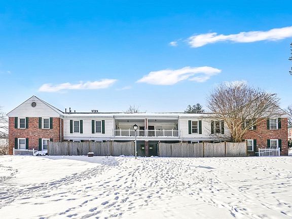 5th image of 40 Halifax Ct APT D