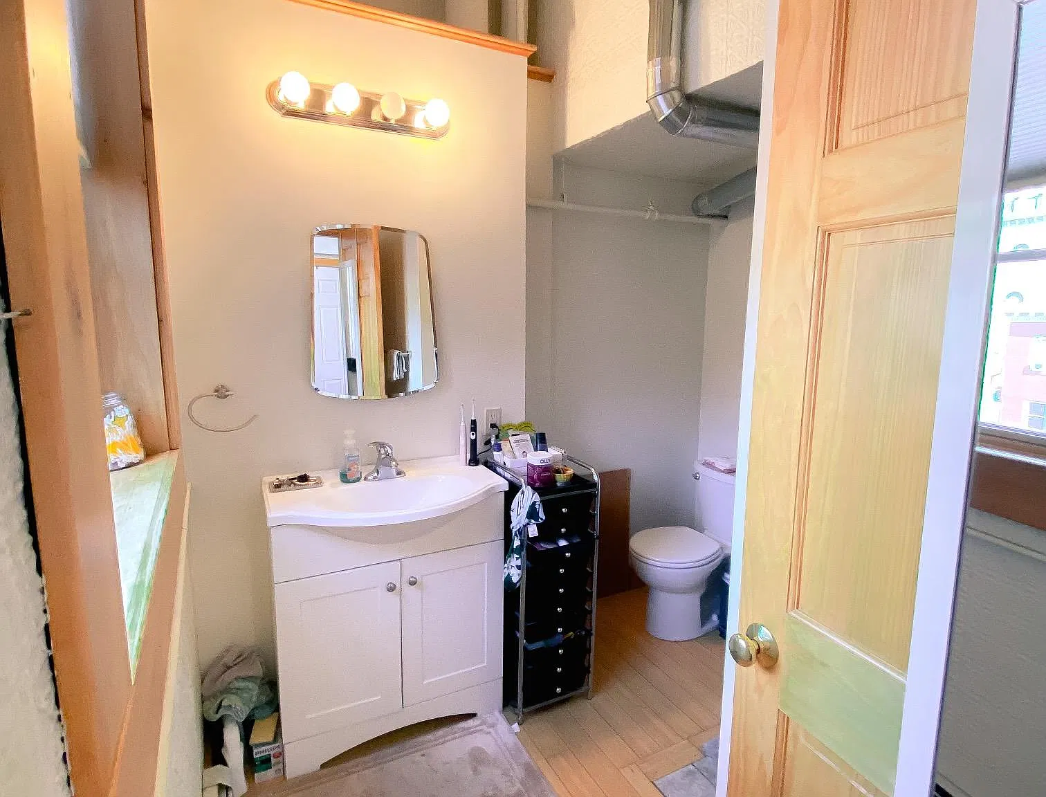 1 bed, 1600 sqft, $1,800 — Photo 3