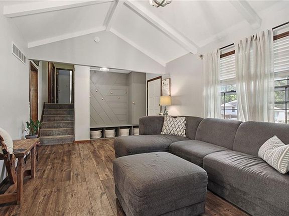 3rd image of 1036 Canterbury Ln