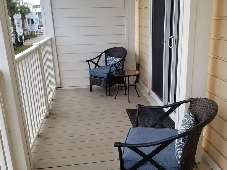 Large balcony for sunny days!