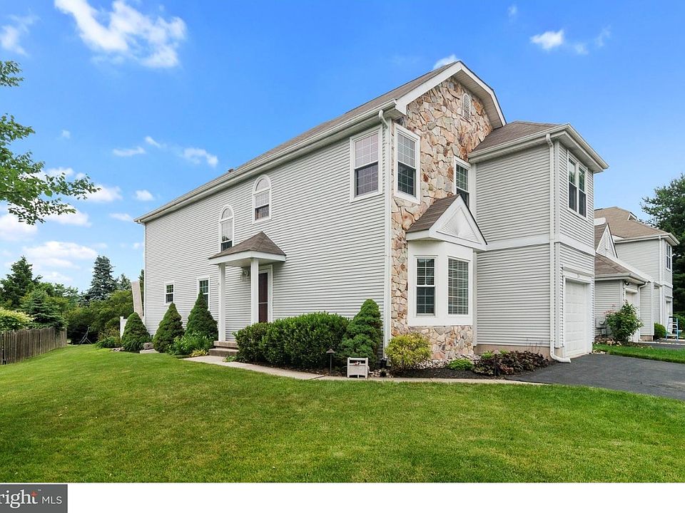 1st image of 24 Yorkshire Dr