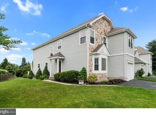 24 Yorkshire Dr, Newtown, PA 18940