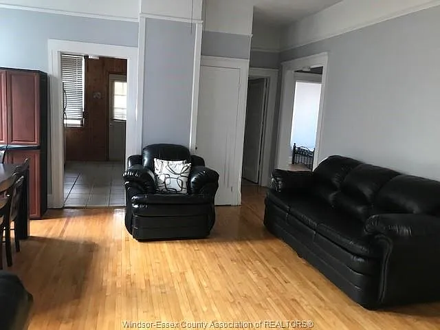 3338 Sandwich St — Photo 7