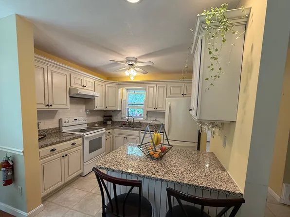 107 Saybrook Road, Essex Junction, VT 05452