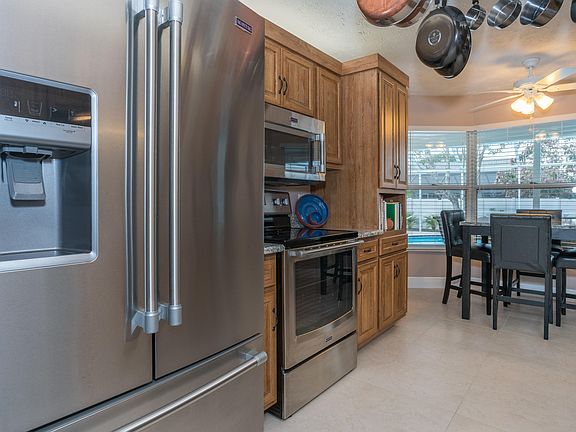 5th image of 2098 SE Watercrest Street
