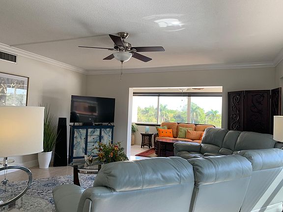 3rd image of 1700 Ben Franklin Dr #3G