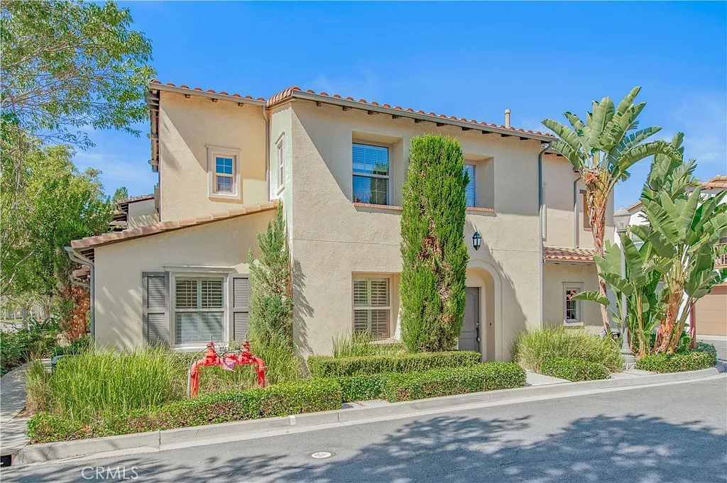 3 bed, 2.5 bath, 1734 sqft, $4,300 — Photo 4