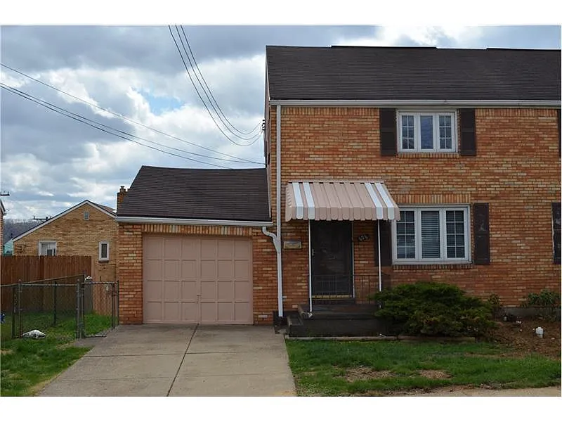 826 Orchard Ave photo 1