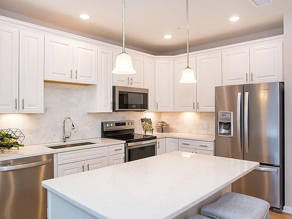 3rd image of 1109 Pennington Dr #1109