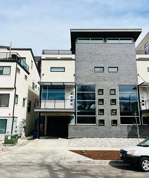 2730 Decatur St — Photo 1