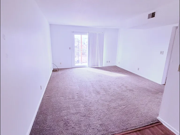 2069 NW Hickory Ln — Photo 4