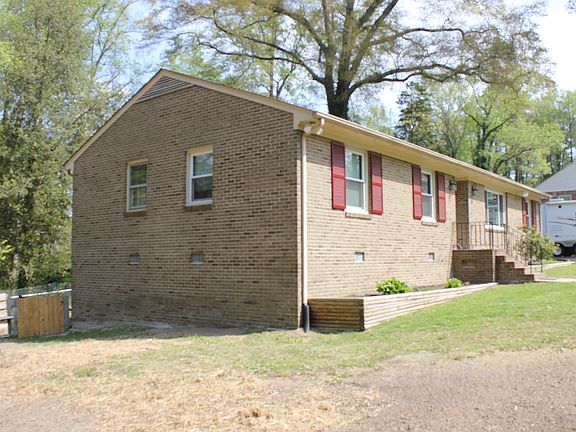 2nd image of 1210 Amesbury Ln