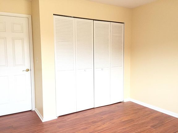 4th image of 840 N Lakeside Dr APT 2B