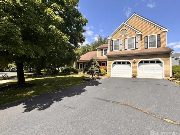 2 Monroe Ct, Plainsboro, NJ 08536
