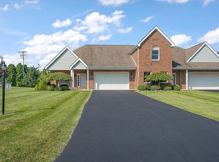 3 Manor Dr, Grove City, PA 16127