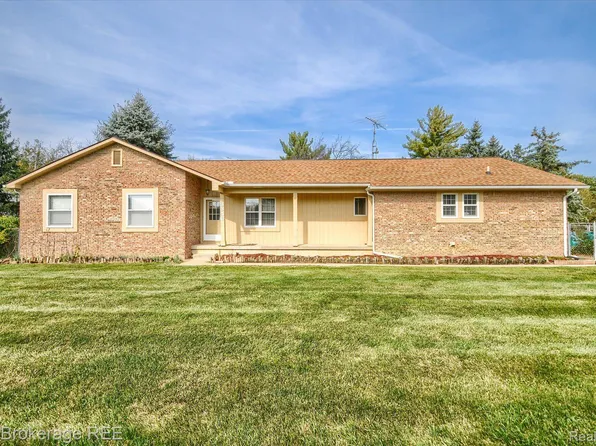 8346 Grand Blanc Rd, Swartz Creek, MI 48473