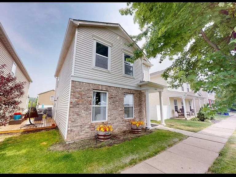 14174 Marilyn Rd — Photo 2