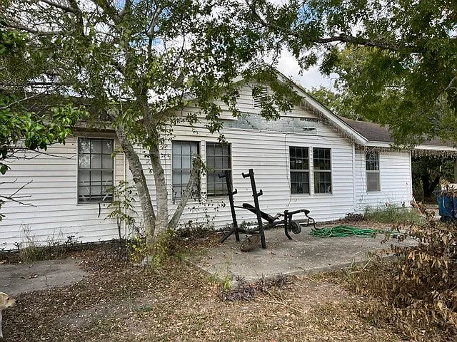 3 bed, 2.0 bath, 1485 sqft, $1,300 — Photo 2