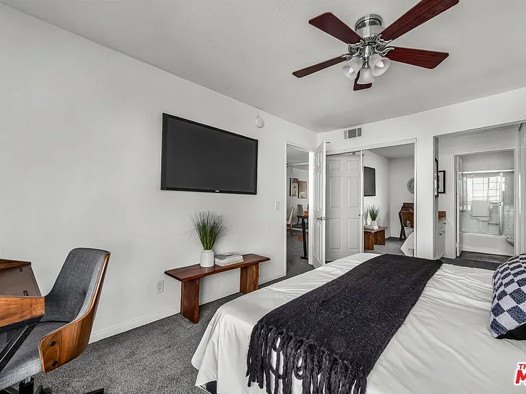 21520 Burbank Blvd #313 — Photo 14