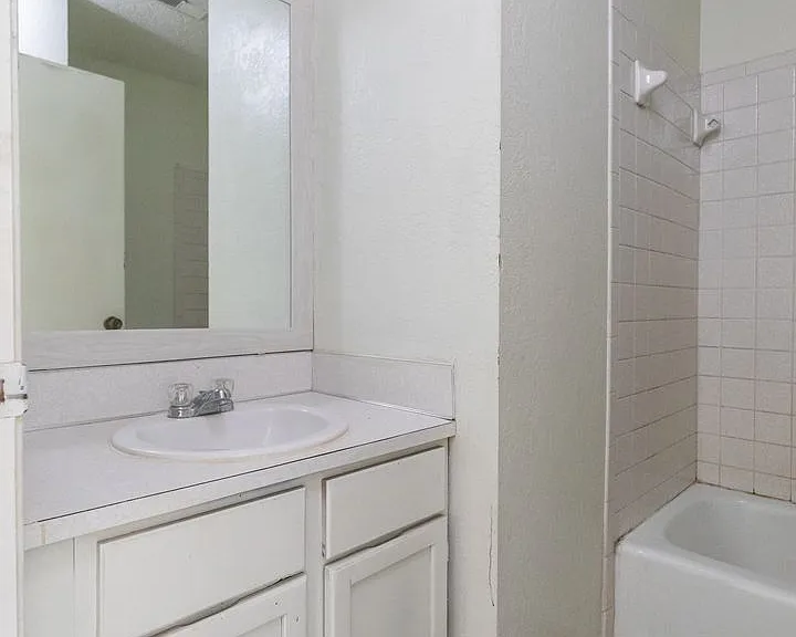 4925 Greenslope Dr — Photo 21