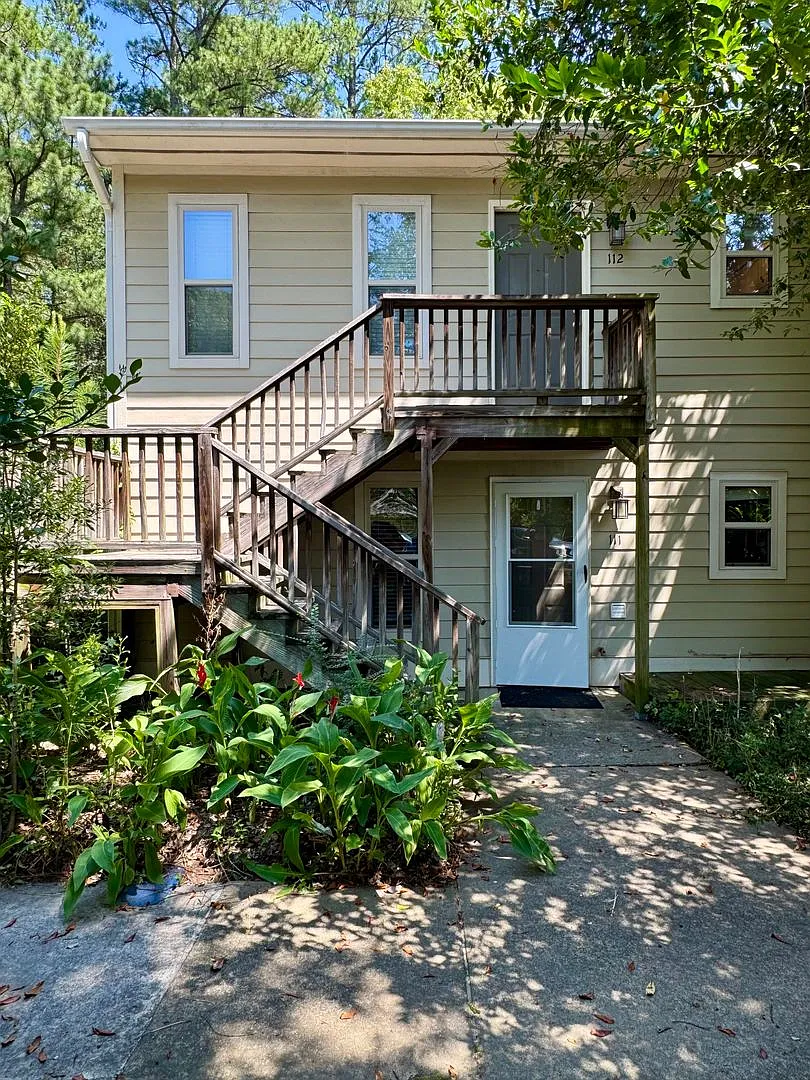 1513 E Franklin St — Photo 1