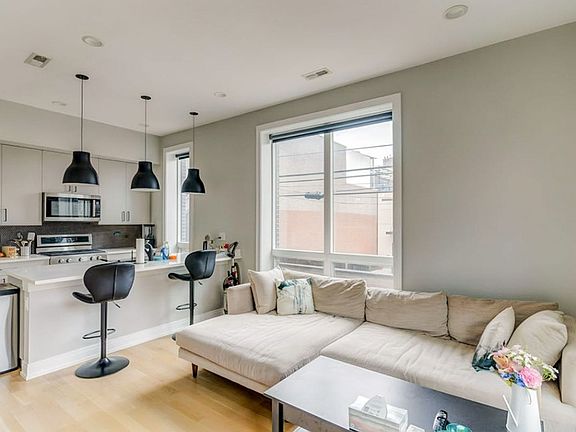 2nd image of 1052 W Cornelia Ave #203