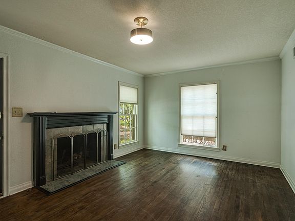 4th image of 3004 Speedway Ave