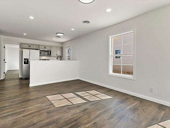 5th image of 115 Ferry Ct