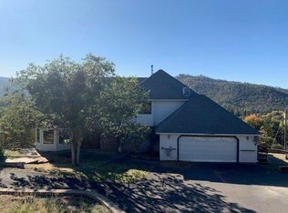 2423 Glory C Rd, Medford, OR 97501