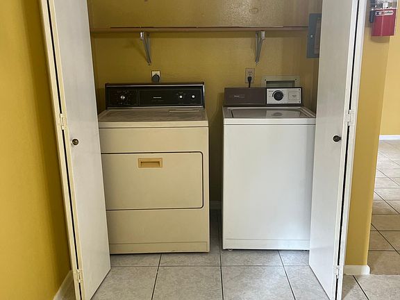 5th image of 100 E Aurora St #406