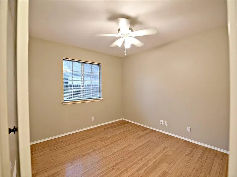 8402 Hillrock Dr — Photo 16