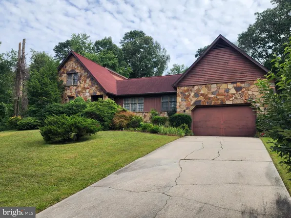 1377 Teaberry Ln E, Severn, MD 21144