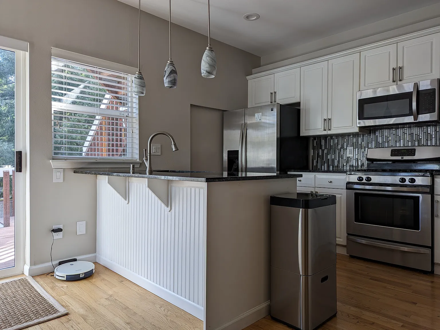 751 NW Juniper St — Photo 3
