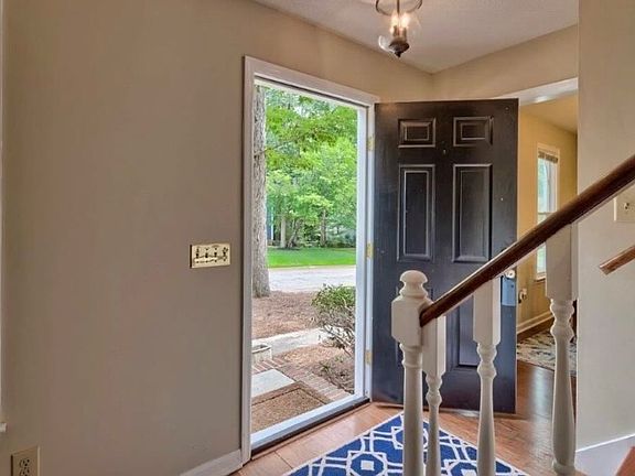 4th image of 348 Saddlebrooke Cir