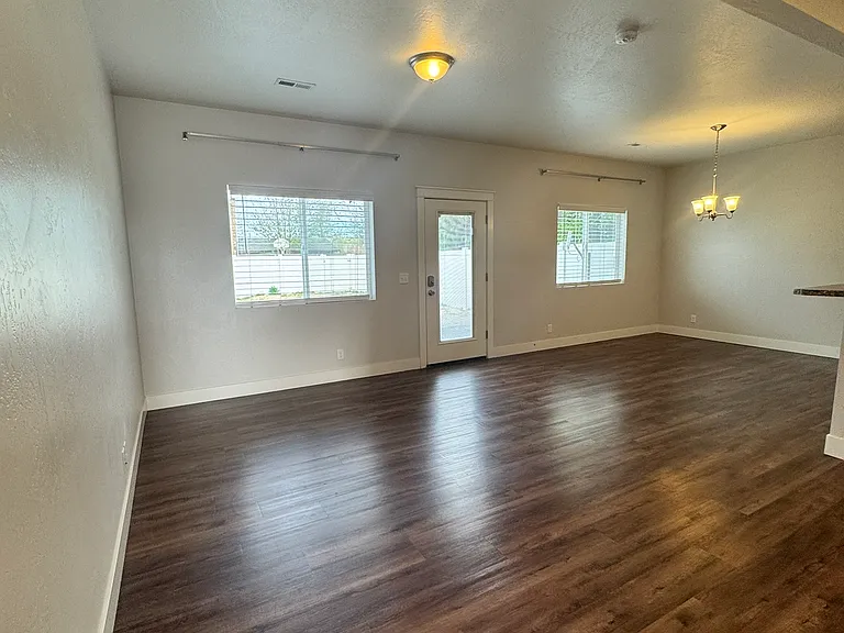 836 Almo Ave — Photo 5