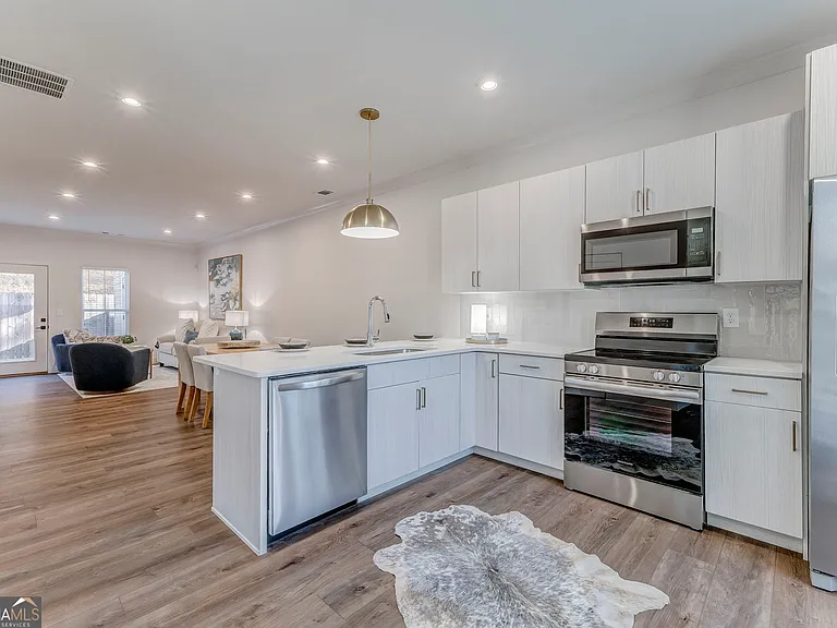 77 Chateau Dr — Photo 19