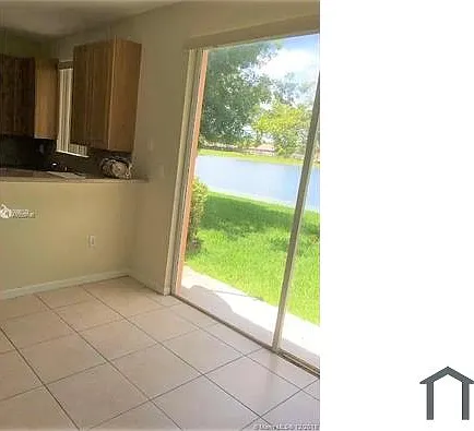 1442 SE 24th Ct — Photo 1