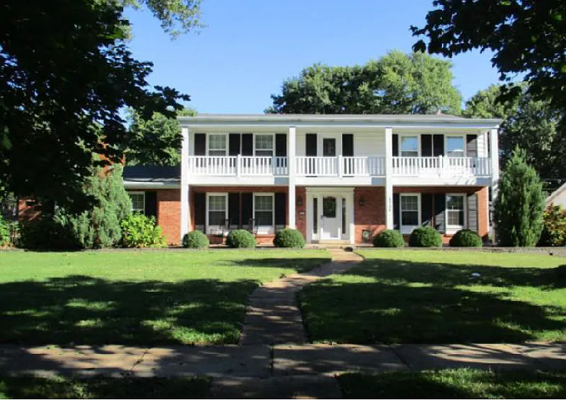 1721 Greening Ln photo 1